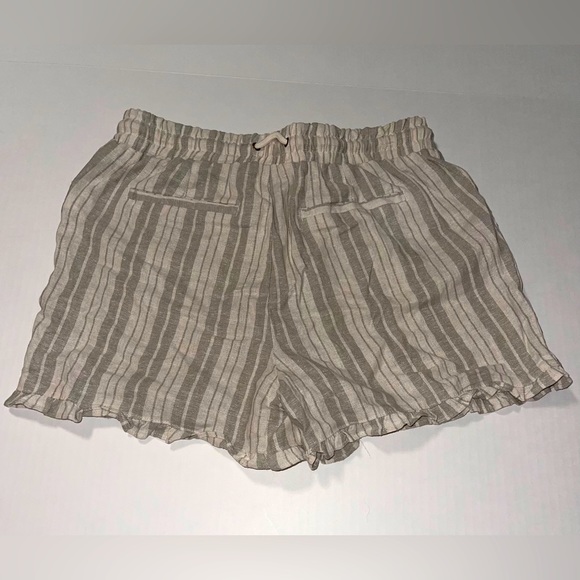 SO Ruffled Hem Dolphin Shorts - Picture 2 of 4